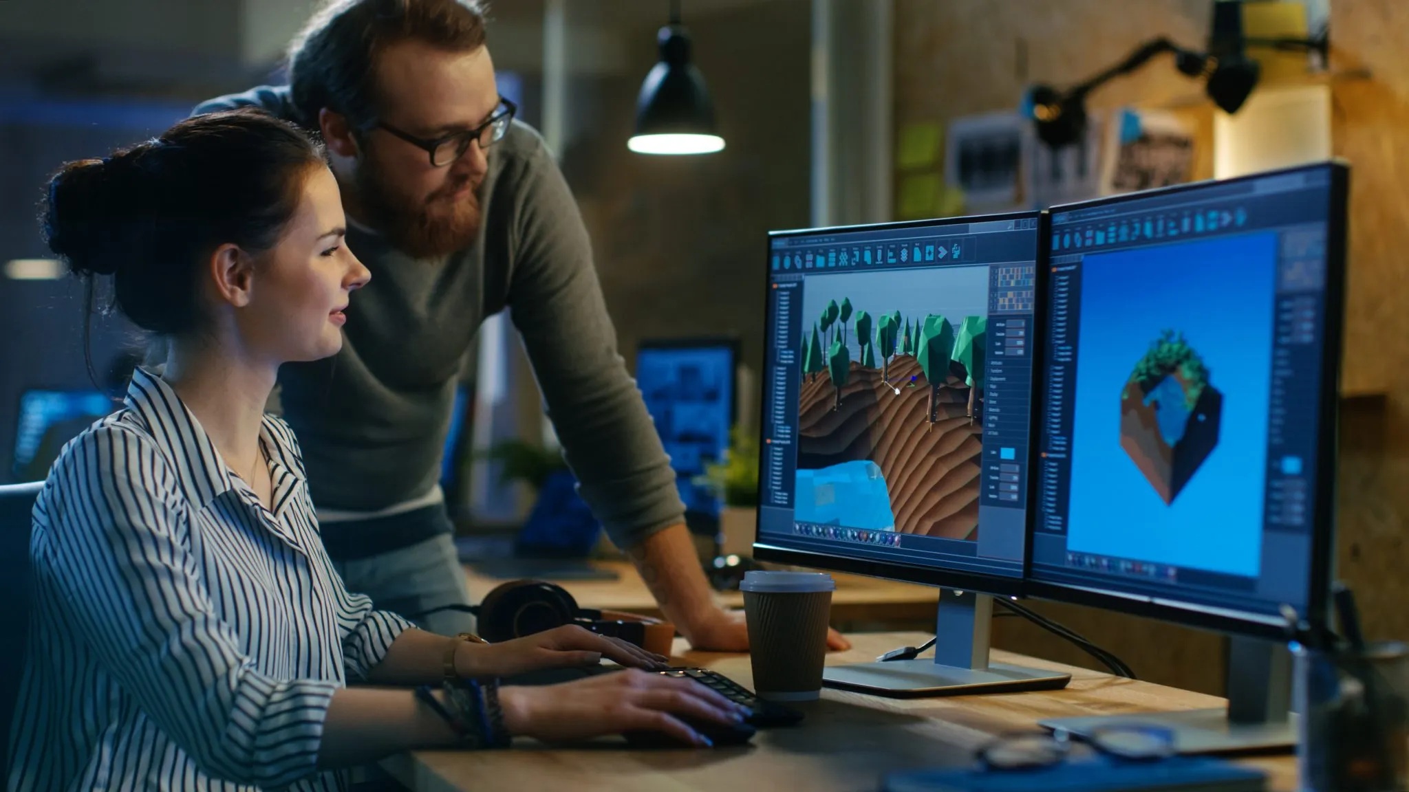 Female,Game,Developer,Has,Discussion,With,Male,Project,Manager,While